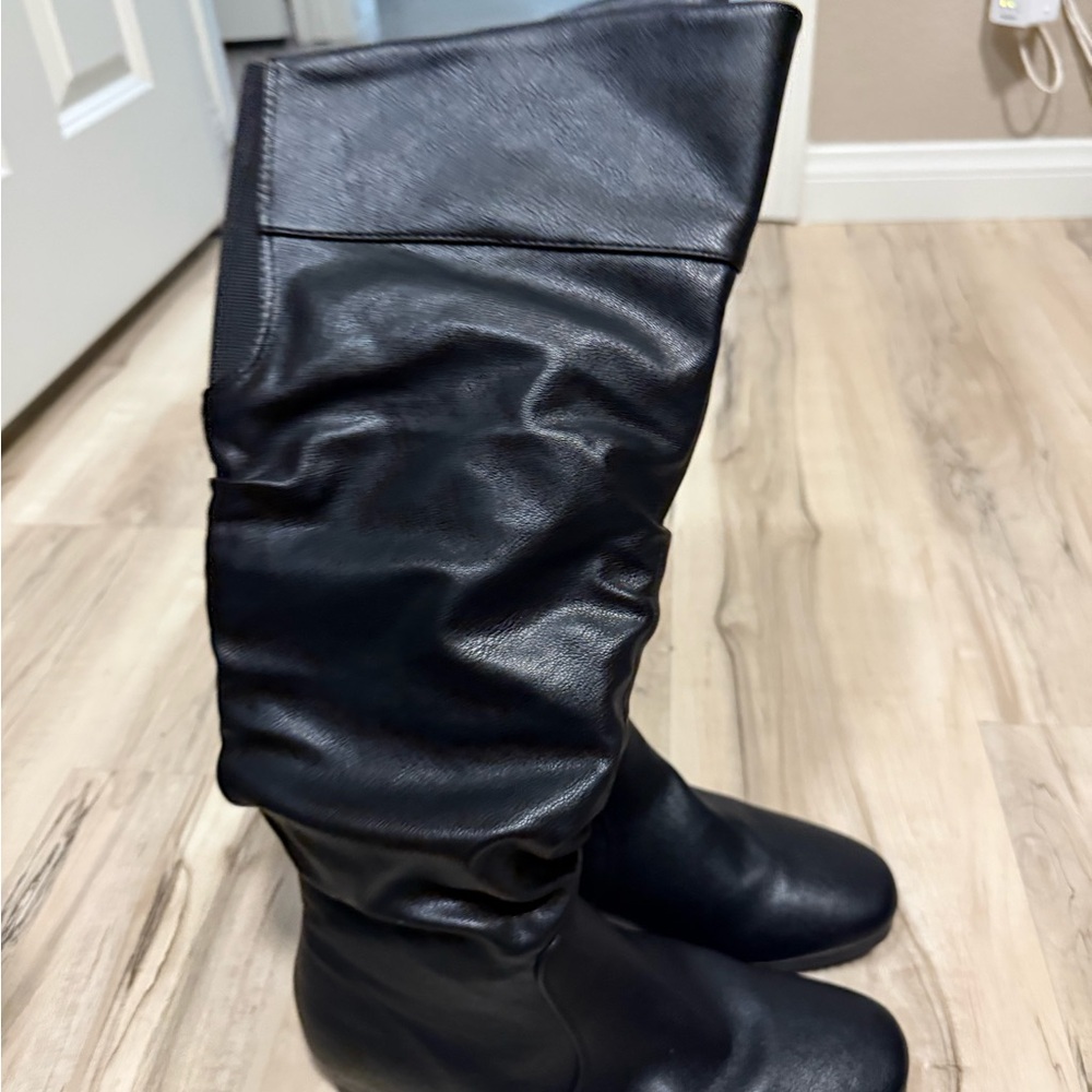 BareTraps Black Comfortable Boots